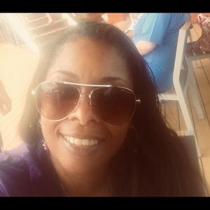 Meet your Posher, Sharon